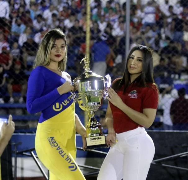 Ambientazo y lindas chicas en la final Real Juventud-Juticalpa FC