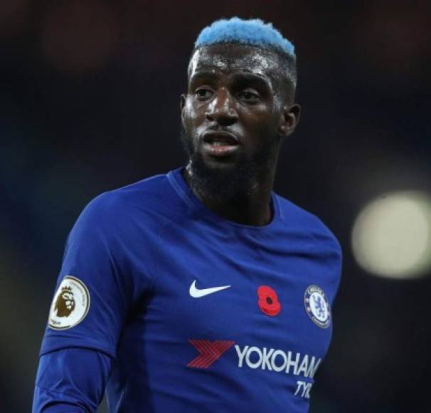 El Paris Saint-Germain está en conversaciones con el Chelsea sobre la venta del centrocampista Tiemoue Bakayoko, según informa Sky Sports. El jugador francés ha pasado las dos últimas temporadas cedido en el Mónaco y Milan. <br/><br/>El punto en el que se encuentran las conversaciones no es otro que si la llegada de Bakayoko al PSG será permanente o un préstamo.