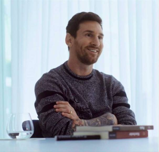 Lionel Messi se sinceró el domingo en una entrevista con Jordi Évole de La Sexta y se pronunció sobre su futuro. El argentino no aseguró su continuidad en el FC Barcelona. 'No tengo nada claro hasta que termine el año. Esperaré hasta que acabe la temporada. Me centro en conseguir títulos y no en otras cosas', indicó.