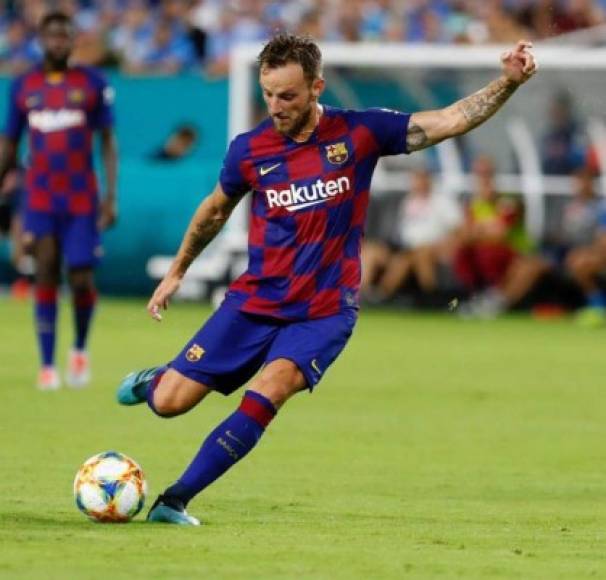 Ivan Rakitic: El centrocampista croata fue uno de los jugadores que el Barcelona le ofreció al PSG por Neymar. En la presente campaña ha perdido protagonismo.