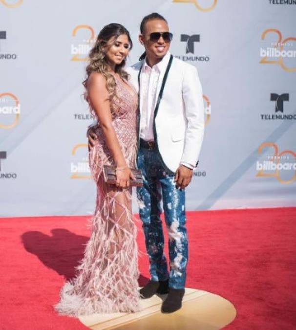 Ozuna demostró que es un hombre de casa, el mismo lavó esos pantalones que llevaba puestos, y se nota.