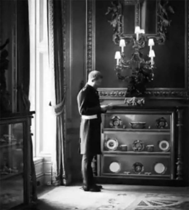 Harry en uno de los salones de la Capilla de San Jorge en los terrenos del Castillo de Windsor.