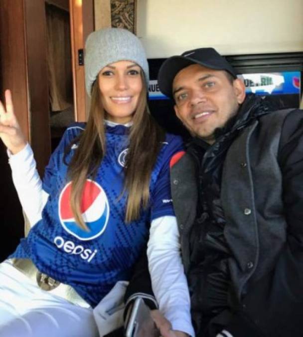 Amado Guevara, ex futbolista hondureño y hoy entrenador, tiene como esposa a Lucía Guevara.