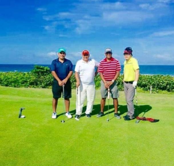 Además del fútbol, otro de los deportes que practica Carlos Pavón es el golf. En sus ratos libres disfruta con sus amigos.