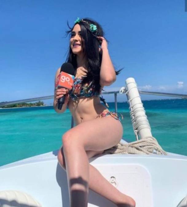 Al parecer Ónice estaría grabando un especial en Islas de la Bahía para su programa 'Algo pinta' que se transmite por GoTv.