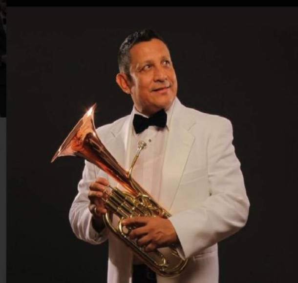 Aldo Sarabia<br/>El ex integrante de la banda El Recodo fue asesinado el 14 de octubre de 2014 por su esposa y el amante de esta. Tenía 50 años.<br/>