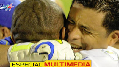 Noel Valladares llora tras la clasificación de Honduras al Mundial de Brasil 2014.