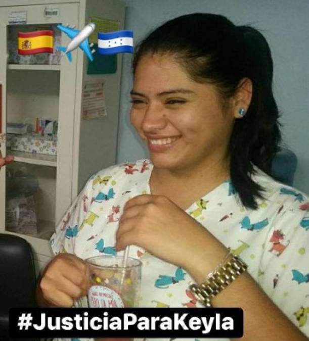 La madre y hermanos de Keyla Martínez lloran desconsoladamente en las redes sociales la muerte de su familiar.