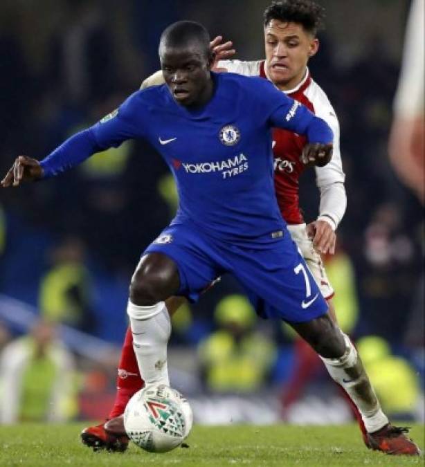 Según L'Equipe, el PSG intentará fichar al contención del Chelsea, N'Golo Kanté. Tras formar un ataque temible, ahora quiere hacerse fuerte en el centro del campo, donde tiene algunas lagunas defensivas.