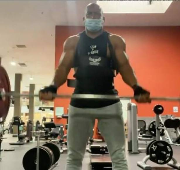 Víctor Bernárdez se ha dedicado al fitness para transformar su físico. Así lo demuestra en sus redes sociales.