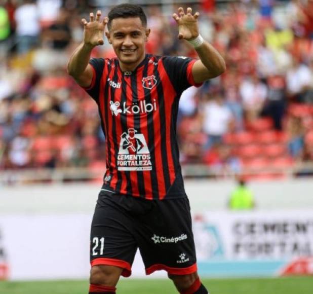 Roger Rojas rompió las redes en Costa Rica al anotar 38 goles con la camiseta del Alajuelense de Costa Rica tras dos años de estar ligado al equipo tico. El catracho se ganó el cariño de la afición manuda, pero hoy en Azerbaiyán no la pasa nada bien