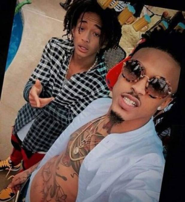 Alsina fue presentada a la familia Smith por su hijo, Jaden, en 2015. Cuando Jada y Will se separaron, la relación de Alsina con Jada evolucionó a algo romántico alrededor del 2016.