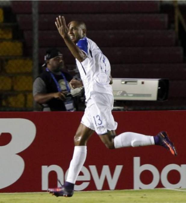 Delantero: Eddie Hernández de Honduras. Fue el máximo goleador del torneo con tres goles y ganó la Bota de Oro.