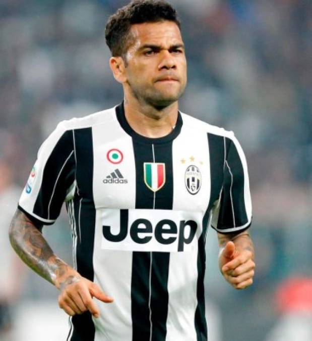 Dani Alves: Según informa 'ESPN', el Manchester City está interesado en hacerse con los servicios del brasileño. El jugador de la Juventus podría salir del club italiano por menos de seis millones de euros. El diario 'The Guardian' ya informó este sábado de la posible operación.