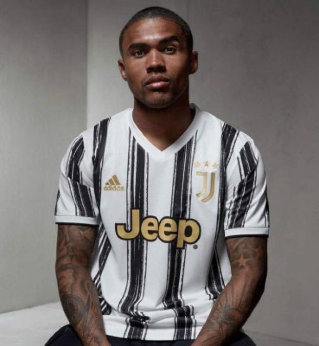 Según apunta Calciomercato, la Juventus buscaría una última gran operación antes del cierre del mercado. En estos tres días que restan quiere deshacerse de Douglas Costa, quien sólo aceptaría abandonar Turín para ir a 'otro grande de Europa', y así hacer sitio en la plantilla y en la masa salarial del club turinés para fichar a Federico Chiesa, de la Fiorentina.