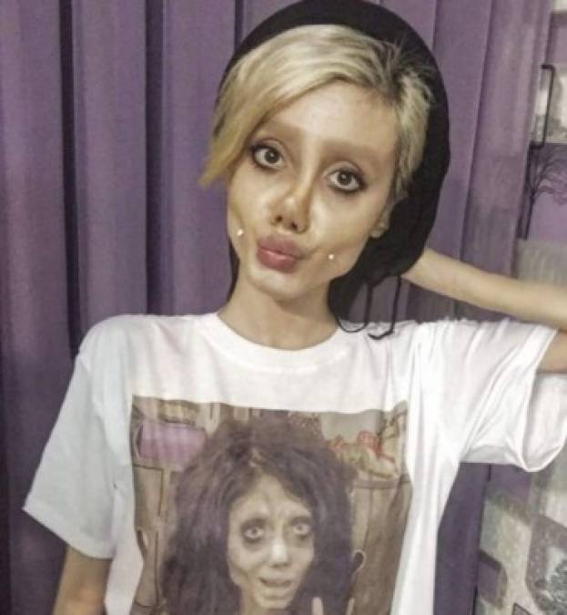 La joven utiliza pelucas, lentes de contacto y maquillaje para cambiar su aspecto y luego utiliza el photoshop para retocar su figura dejándola esquelética.