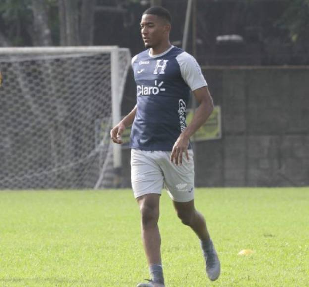 Douglas Martínez: Será uno de los delanteros de la H ante Martinica, goza de la confianza de Fabián Coito.