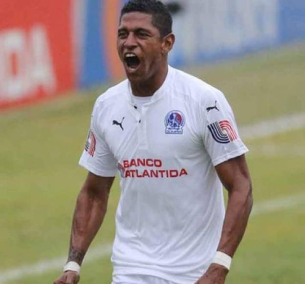 Carlo Costly: Según Diario Diez, al experimentado delantero hondureño lo pretenden dos clubes de la segunda división de la Liga de Chile.