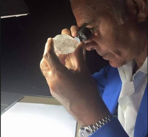 El multimillonario Ehud Arye Laniado de 65 años falleció durante una cirugía de agrandamiento de pene en París.