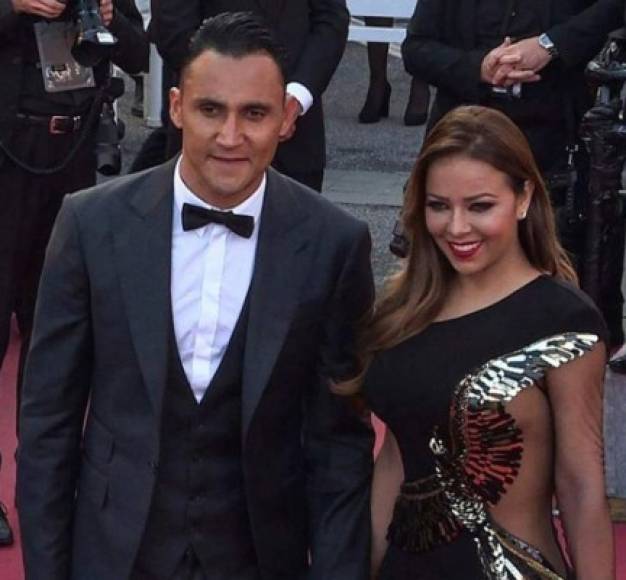 El portero Keylor Navas también tiene una espectacular esposa.