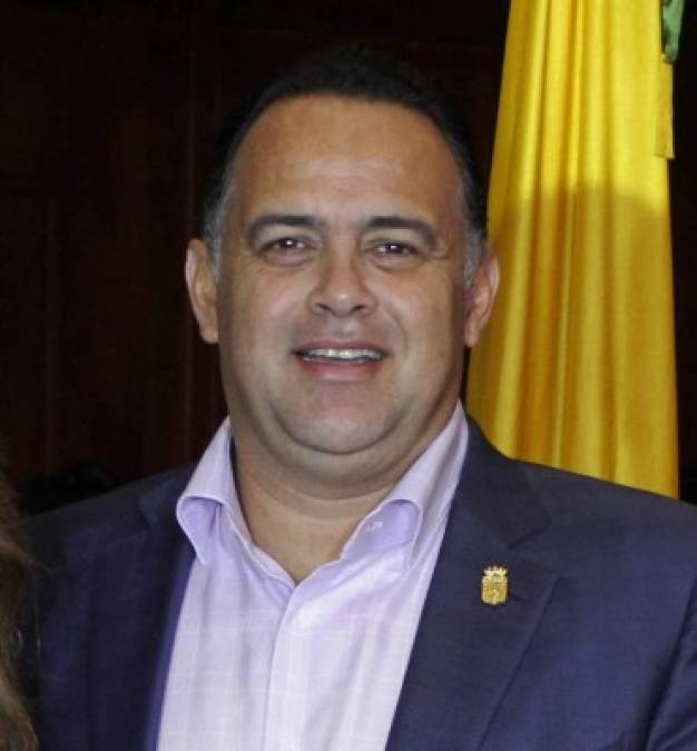 12. Armando Calidonio es reelecto como alcalde<br/><br/>El actual alcalde de San Pedro Sula, Armando Calidonio, hizo historia al convertirse en el primer alcalde en ganar una reelección consecutiva en San Pedro Sula.<br/>El excandidato del Partido Nacional compitió con el actual regidor José Antonio Rivera, de Libre, Marlon Lara, del Partido Liberal, y Fatima Mena, candidata independiente, más otros que participaron en la contienda. Calidonio agradeció a Dios y los sampedranos porque fueron claves en la victoria del Partido Nacional. Aseguró que seguirá trabajando en la transformación de la ciudad.