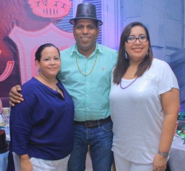 Johanna Reyes, José Luis Barralaga y Cinthya Ortiz.