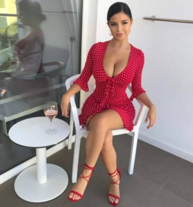 Demi Rose es la nueva modelo mediática que domina los titulares del mundo.