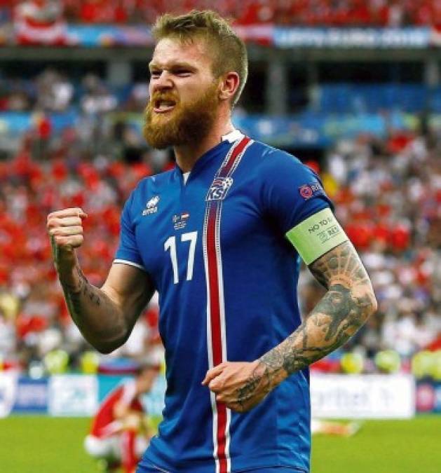 Aron Gunnarsson es toda una institución en su país, Islandia. El futbolista fue el capitán en la histórica selección nórdica que alcanzó los cuartos de final en la Eurocopa 2016.