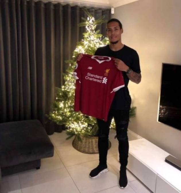 El Liverpool ha hecho oficial la contratación del central holandés Virgil van Dijk. El Southampton ha confirmado que se trata del defensor más caro de la historia. En Inglaterra apuntan a un traspaso de 85 millones de euros. Se lo arrebató al Barcelona y al Manchester City.