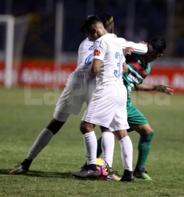 Cristian Cálix terminó desquiciando a Kevin Álvarez.