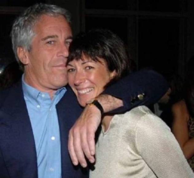 Clinton también fue señalado de tener un affair con la novia de Epstein, Ghislaine Maxwell, acusada de ayudar a reclutar víctimas menores de edad para este, según el libro “A Convenient Death: The Mysterious Demise of Jeffrey Epstein', de Alana Goodman y Daniel Halper.