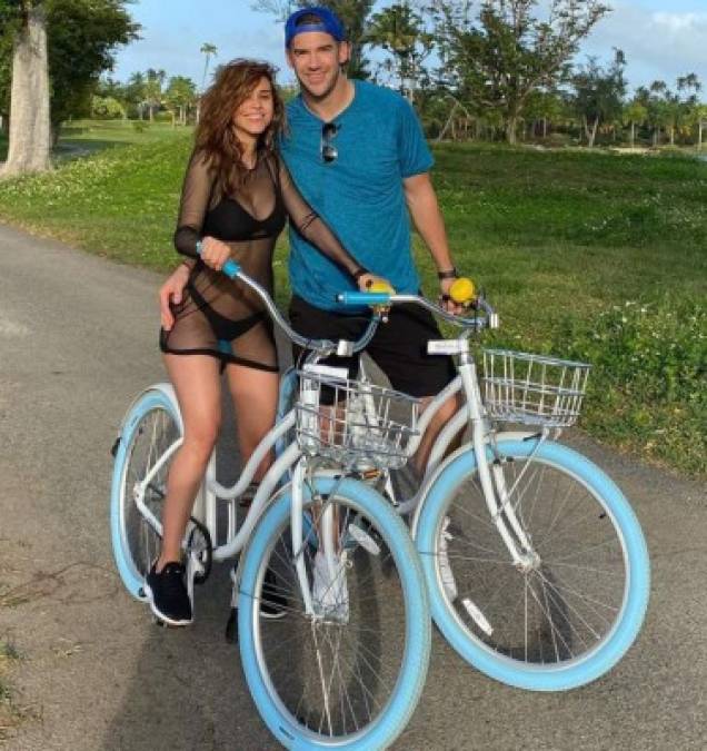 Actualmente Yanet García vive en Estados Unidos junto a su novio, Lewis Howes. En el norte ha hecho varias alianzas con famosas como Jen Selter para promover aplicaciones y productos enfocados en el ejercicio.