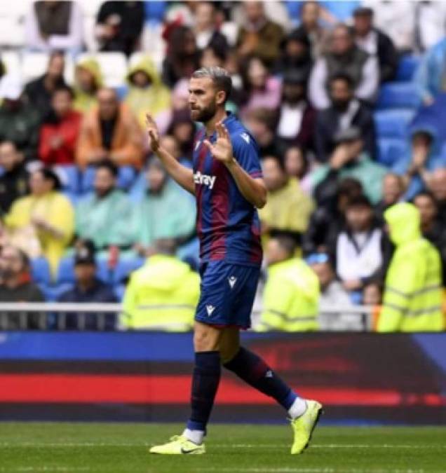 Borja Mayoral marcó el primer gol del descuento del Levante y no lo celebró por su pasado madridista. El delantero pidió perdón a los aficionados en el Bernabéu.