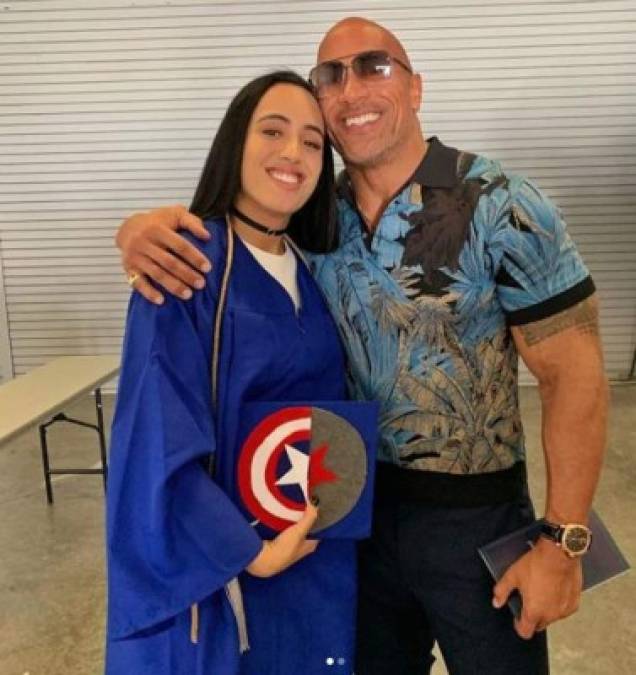 Dwayne Johnson tiene otra hija de su primer matrimonio, su primogénita Simone Alexandra Johnson de 18 años de edad.