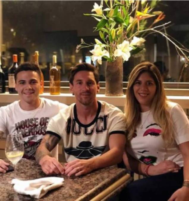 Esta es la última foto que ha colgado Messi en su Instagram, en la que aparece sin barba junto a su primo Bruno Biancucchi y su hermana María Sol Messi. ¡Está rejuvenecido!