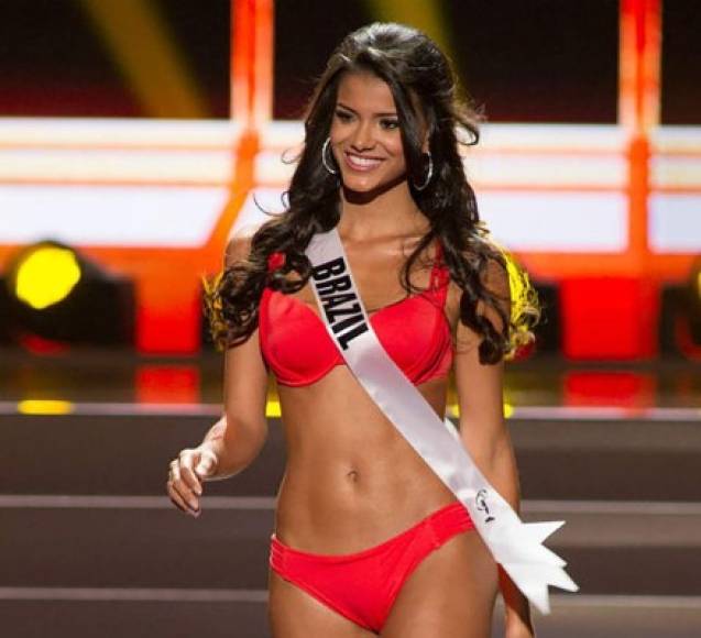 Jackeline Oliveira - La 'Miss Brasil' fue la nueva conquista de Ronaldinho en 2013.