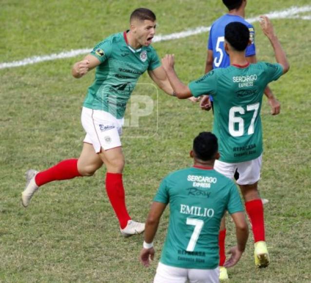 Kevin Hoyos, eufórico celebrando su primer gol con el Marathón.