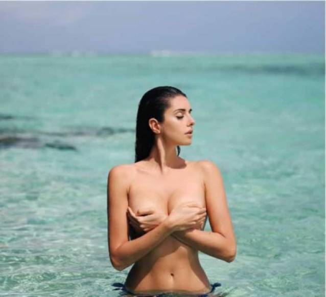 El topless de Valentina Vignali que levantó suspiros en las redes sociales.