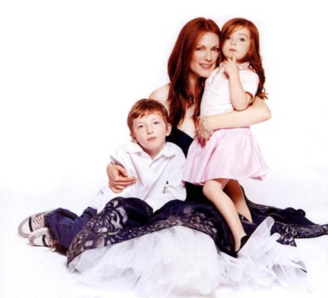 Julianne Moore ► Cuando tenía 41 años se convirtió en madre de su segunda hija.<br/><br/>