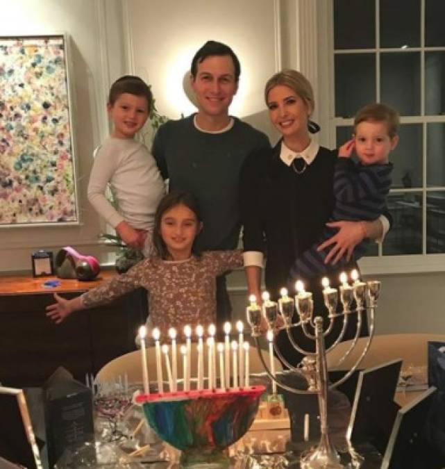 Ivanka se convirtió al judaísmo tras su casarse con Kushner, con quien procreó tres hijos.