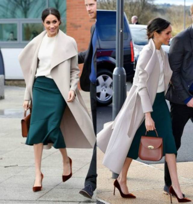 23 de marzo, 2018<br/><br/>Para asistir al Eikon Centre eligió un suéter blanco de 'cashmere' de Victoria Beckham, falda 'midi' con olanes de Greta Constantine. Además, lució un abrigo de Mackage y un bolso de Charlotte Elizabeth Jones.