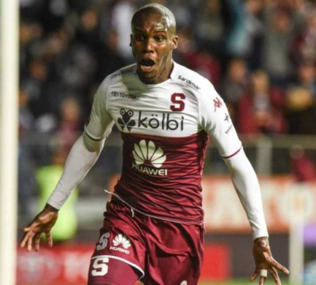 Rubilio Castillo: Walter Centeno, entrenador del Saprissa, le puso fin a los rumores y señaló que el atacante se quedará en el club tico. '“Rubilio se queda, no le quiero poner otra competencia más porque de nada nos sirve. Si yo traigo otro 9 voy a tener que dejarlo en banca. A Rubilio se contrató para hacer goles; la afición lo quiere, la prensa lo quiere, él quiere jugar y va a jugar', dijo