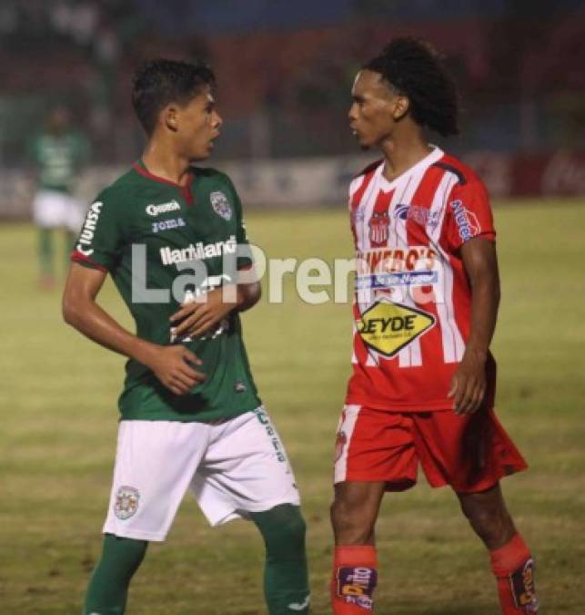 Christian Cálix y Miguel Valerio se dijeron de todo antes de irse a los golpes.