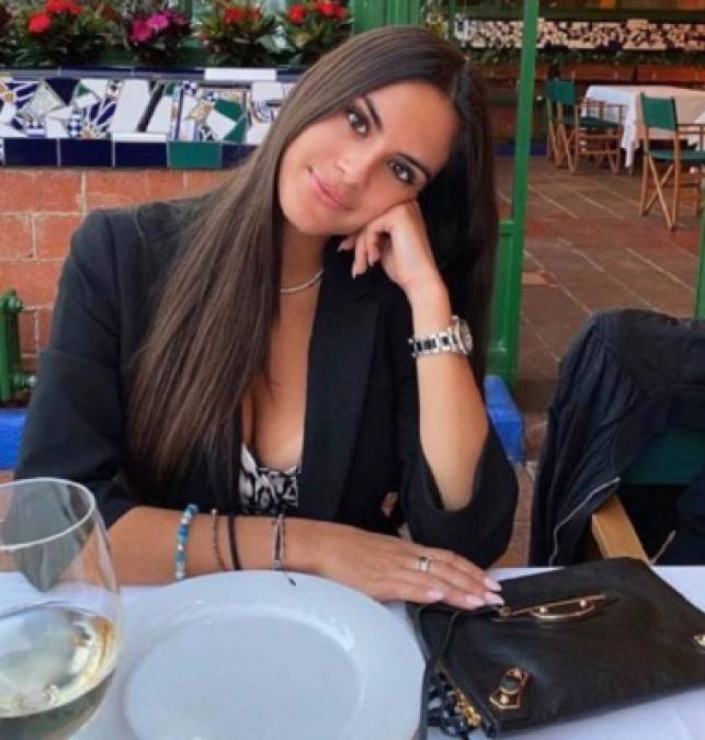 María tiene 20 años de edad y es muy popular en redes sociales. Hoy la chica está en el ojo del huracán al ser captada de forma muy comprometora. Foto Instagram María Guardiola.