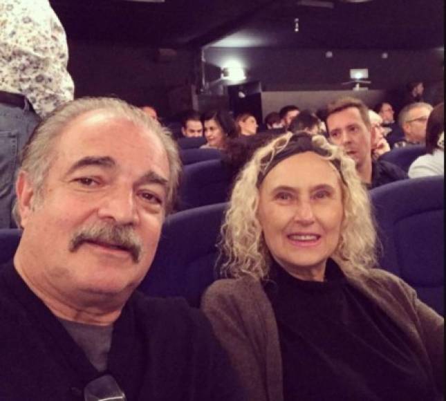 Actualmente y ya recuperados, Ostrosky y su esposa, Belinda, ensayan la obra de teatro Polvo Eres.