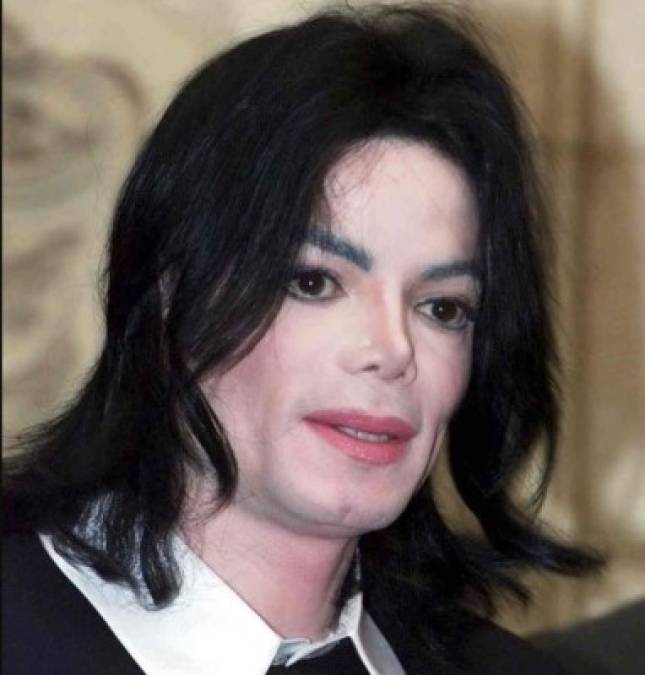 Michael Jackson<br/><a href='https://www.laprensa.hn/espectaculos/1383772-410/anonymous-audio-michael-jackson-sugiere-habr%C3%ADa-sido-asesinado' style='color:red;text-decoration:underline' target='_blank'>Anonymous reveló un presunto audio del rey del pop, en donde este le dice a su abogado que teme por su vida </a>, aunque nunca menciona por qué. La grabación habría sido tomada solo días antes de su muerte, por una presunta sobredosis de un medicamente controlado en 2009.<br/>