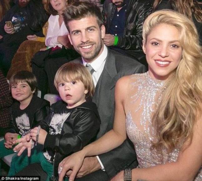 Shakira y Piqué con su dos hijos atrayeron todas las miradas en la entrega en los Premios 40 Principales