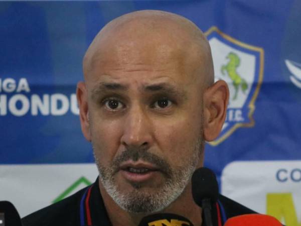 Espinel habló sin filtros ante los medios de comunicación.