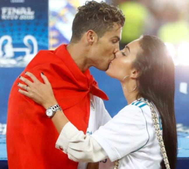 Pese a todo, Georgina Rodríguez, la novia de Cristiano Ronaldo, lo acompañó y festejaron el título de Champions League.