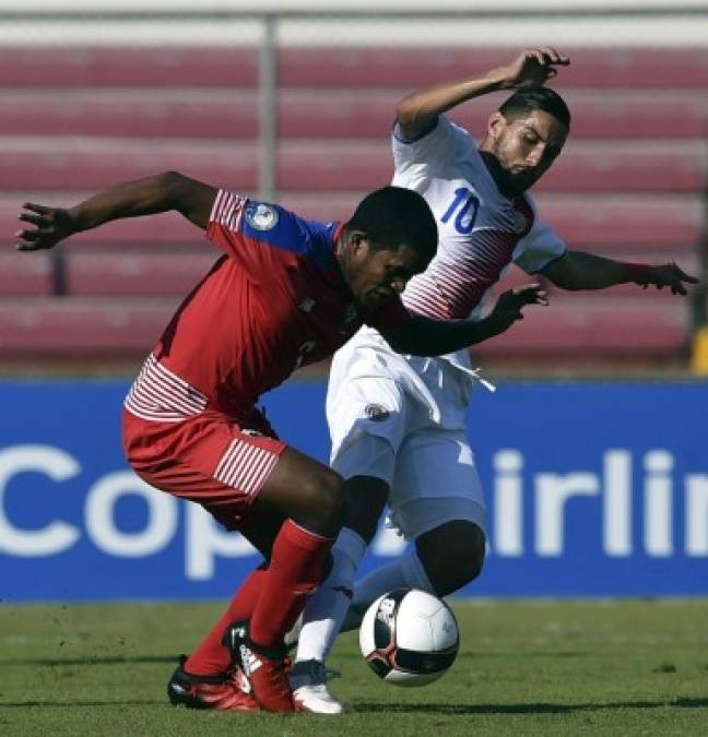 Defensa central: Harold Cummings de Panamá.